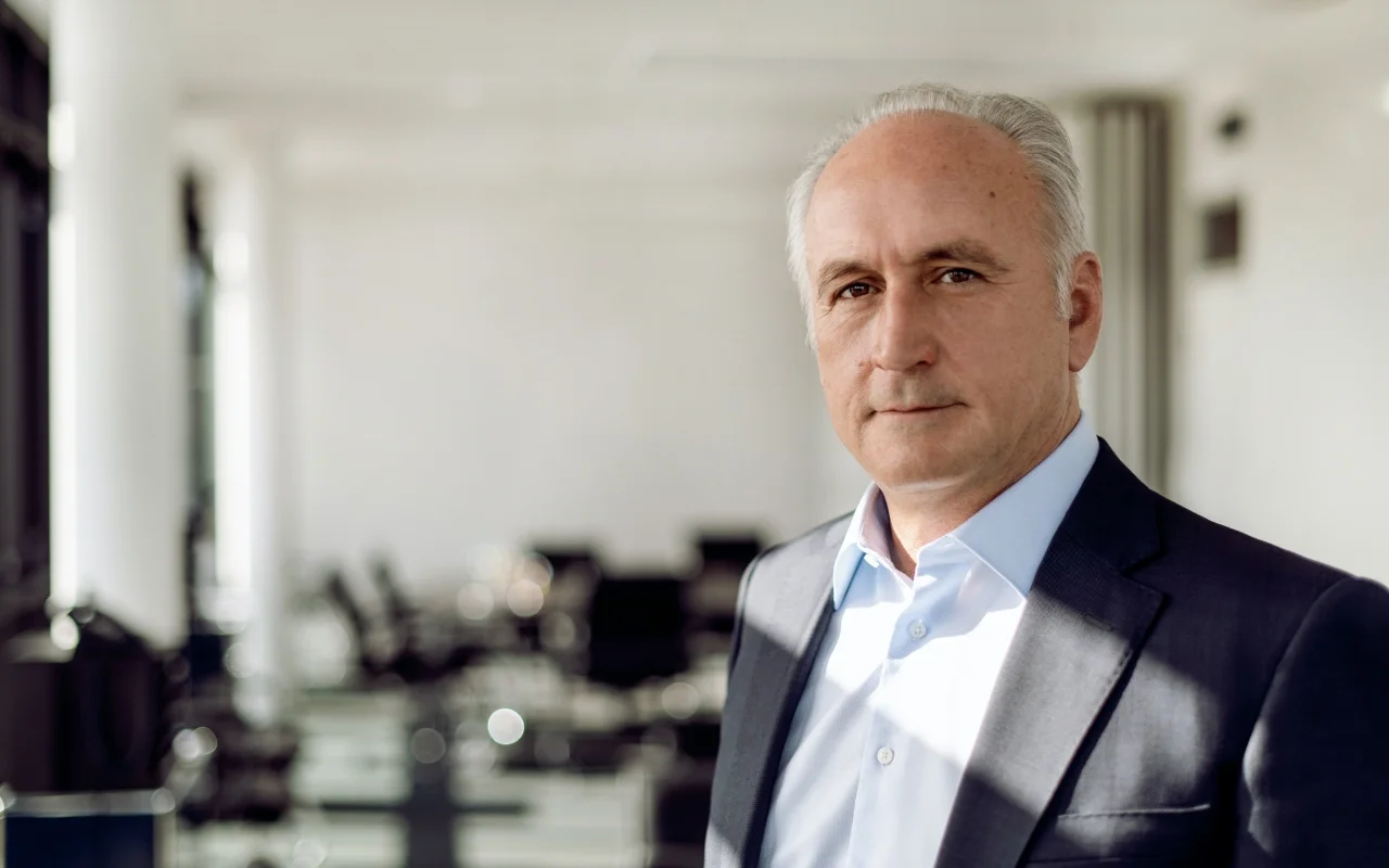Stefan Schwarz - Rechtsanwalt und Fachanwalt für Arbeitsrecht, Gesellschaftsrecht, Sportrecht und Handeslrecht